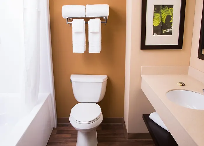 Extended America Select - - Airport - E Oak St 2*