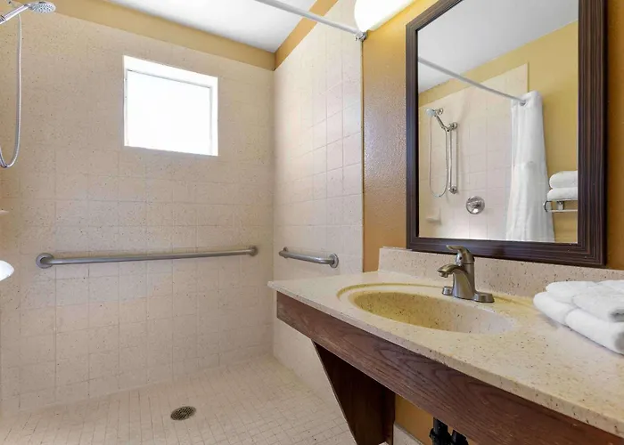 Extended America Select - - Airport - E Oak St 2*