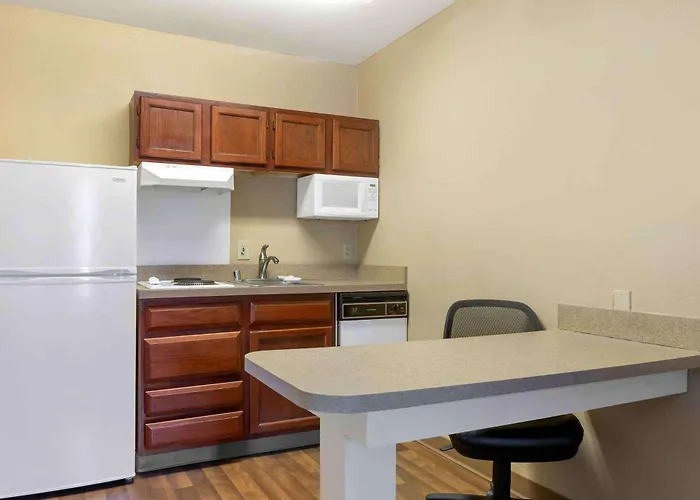 Extended America Select - - Airport - E Oak St Hotel
