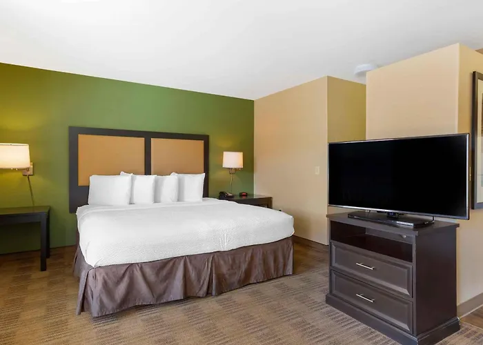 Extended America Select - - Airport - E Oak St 2*