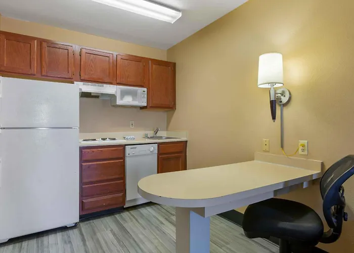 Extended America Select - - Airport - E Oak St Phoenix