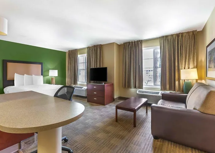 Extended America Select - - Airport - E Oak St Hotel 2*