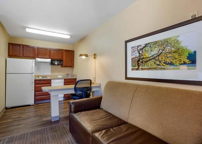 Extended America Select - - Airport - E Oak St Phoenix