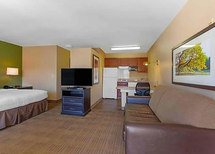 Extended America Select - - Airport - E Oak St 2*