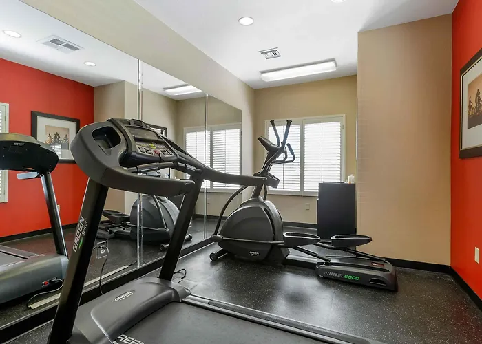 Extended America Select - - Airport - E Oak St