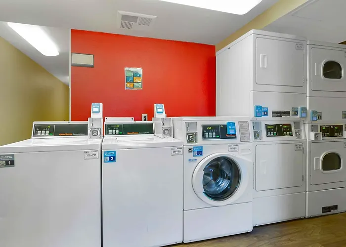 Extended America Select - - Airport - E Oak St Hotel 2*